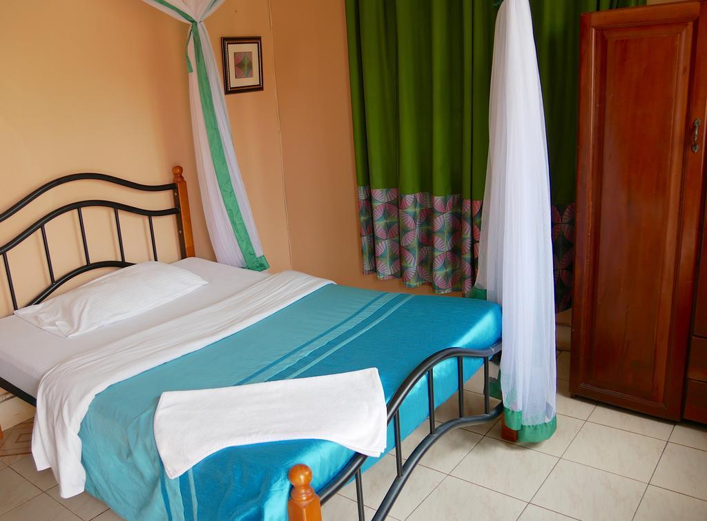 Hotel Acacia City Кампала Екстериор снимка